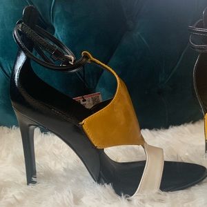 Women’s Zara Heels!👠